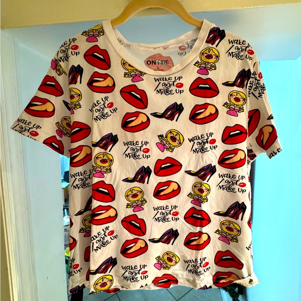 On Fire Graphic Tee with Red Lips and Black Shoes Large